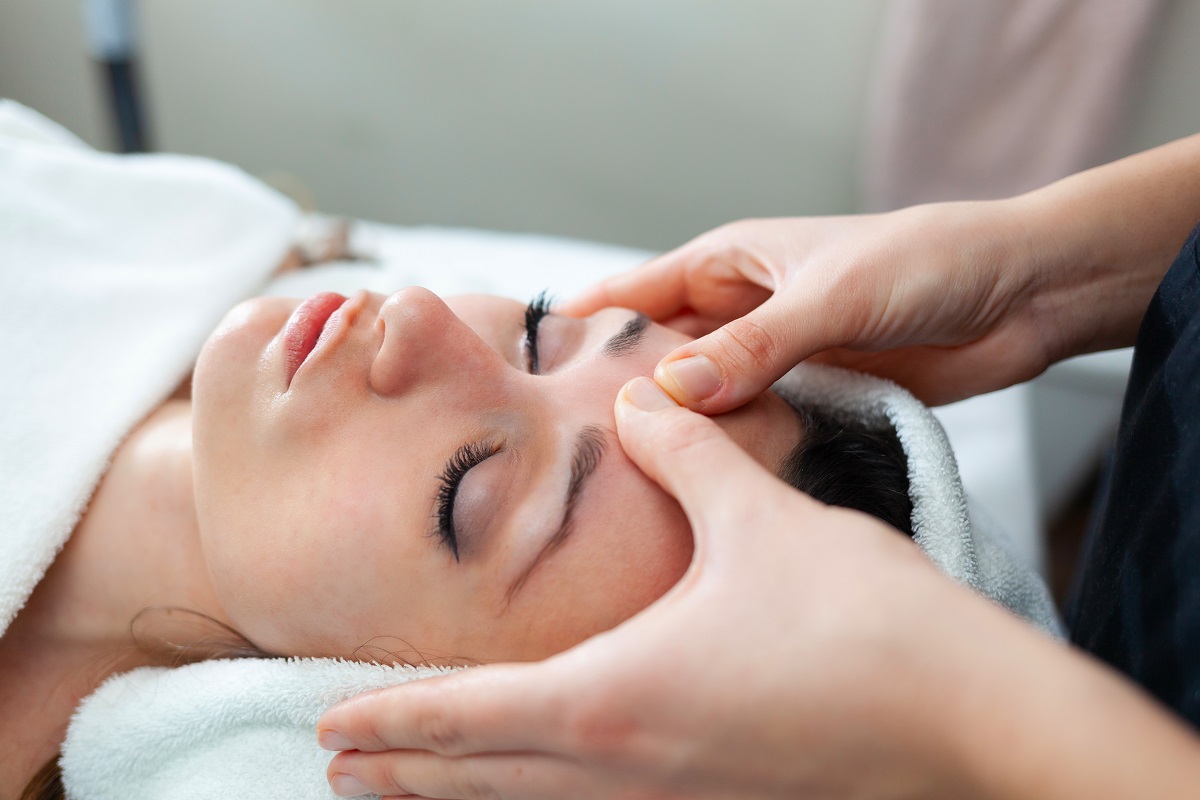 Understanding the Differences Between Swedish Massage and Deep-Tissue Massage