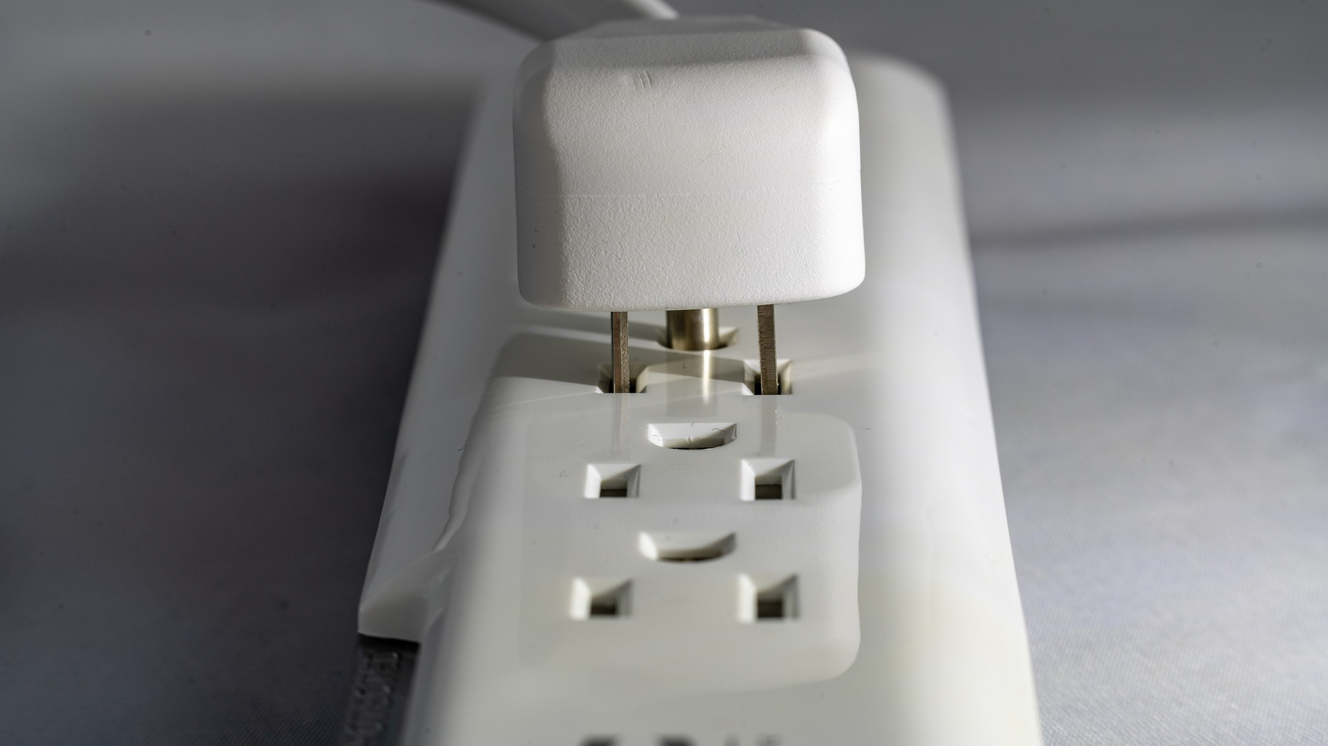 Power Strips vs Surge Protectors: What is the Difference?