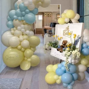 Welcome Flower Box with balloon decoration. Oregon Balloon Decor.