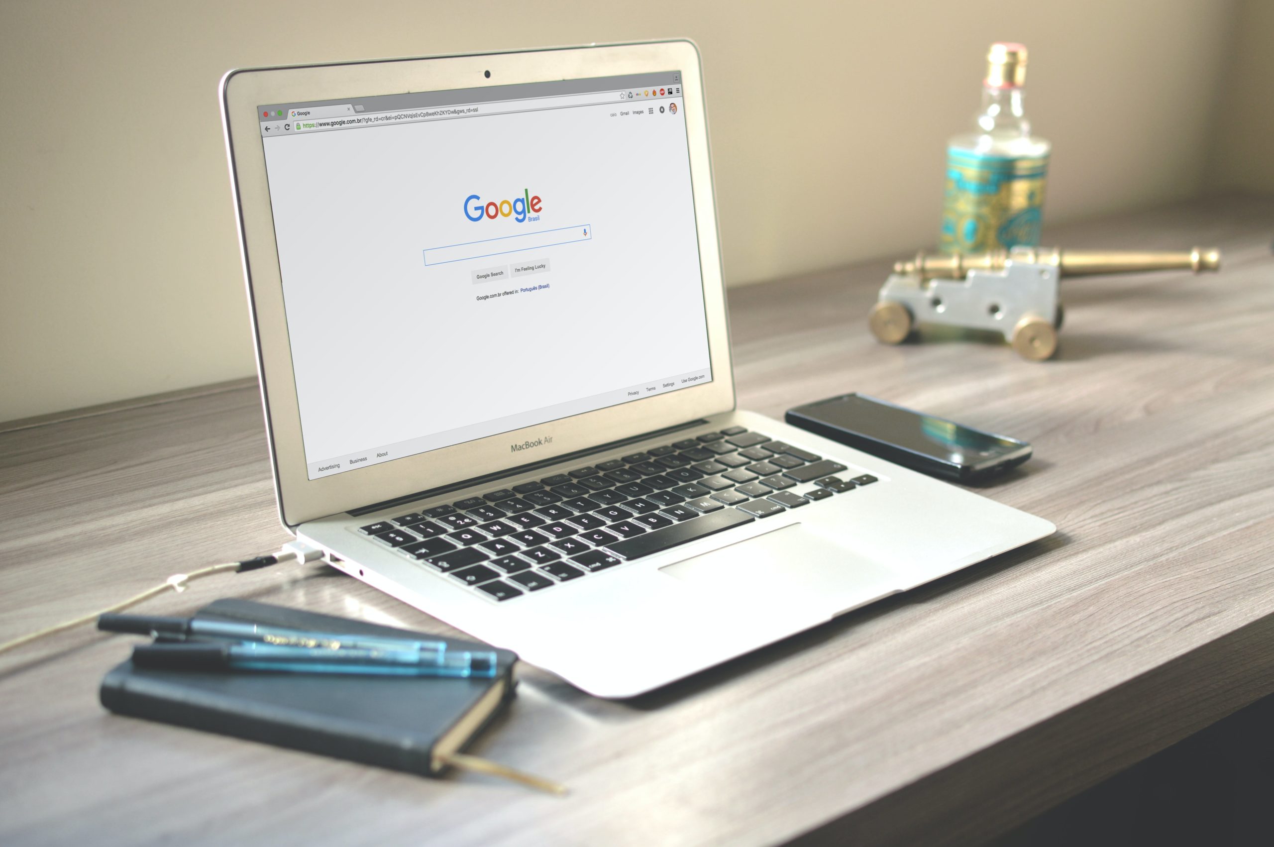 Winning Year-End Conversions: The Power of Retargeting and Remarketing