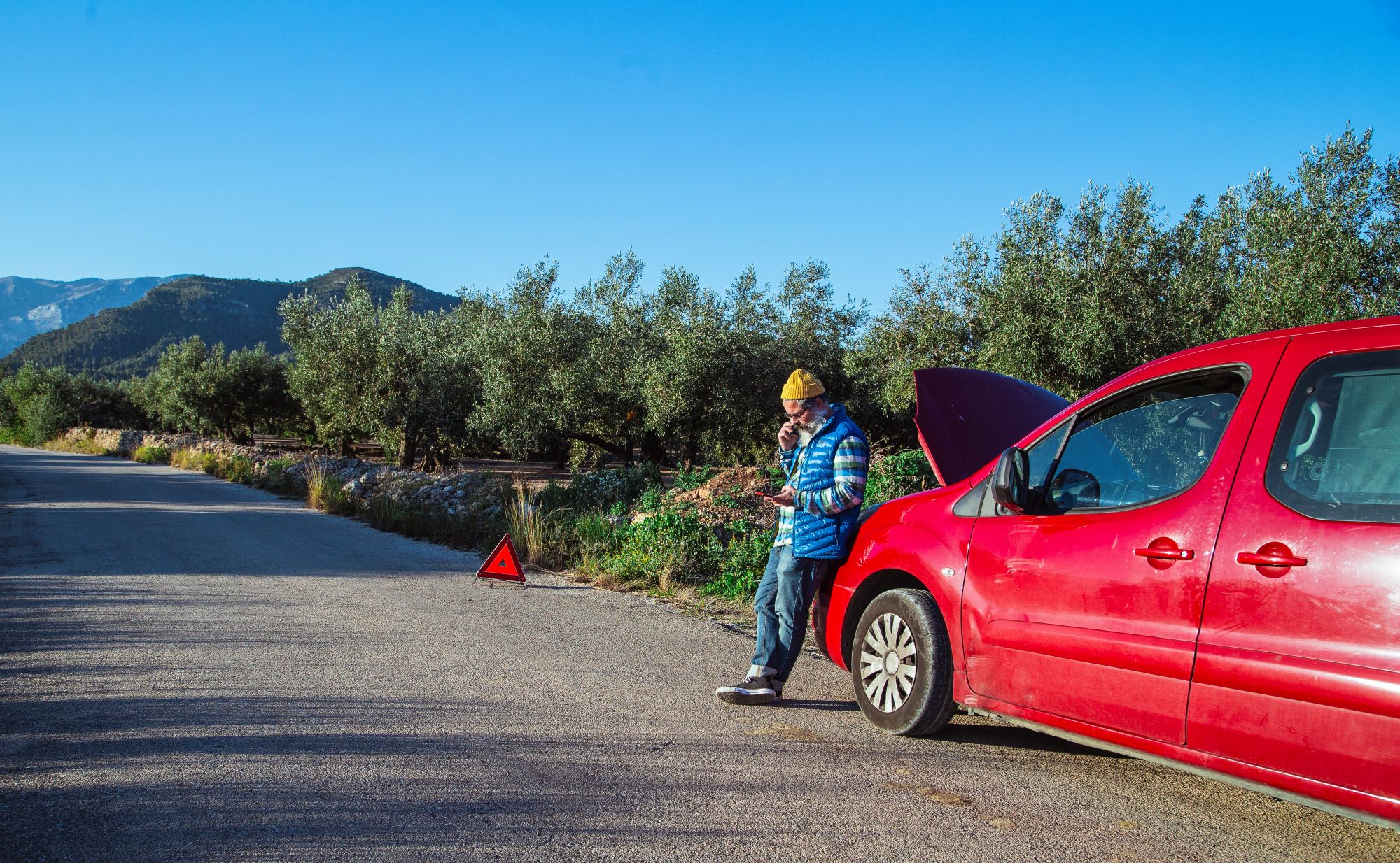 Navigating Roadside Assistance: Understanding Your Options