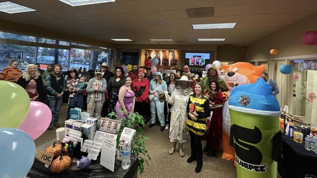 Willamette Valley Bank Hosts Greeters