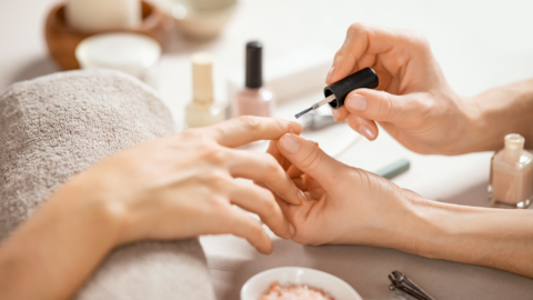 Where to Go for Beautiful Nails in Albany, Oregon: 4 Local Salons You’ll Love