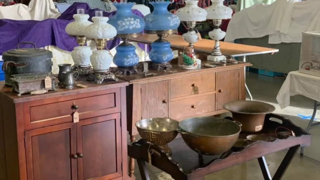 Lamps, Furniture, Dressers
