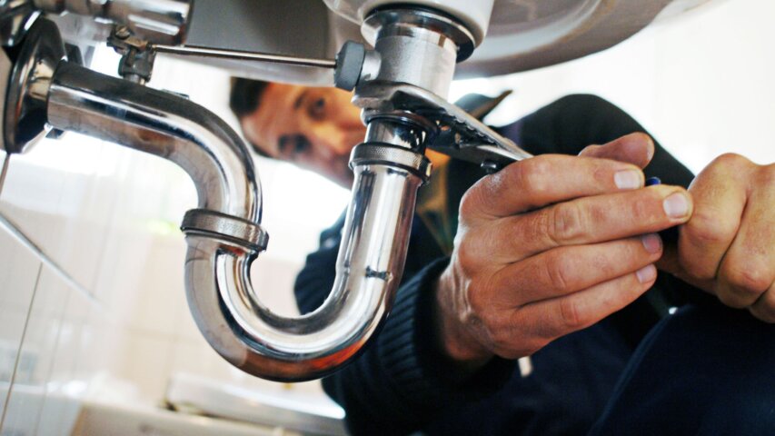 When to Hire a Handyperson (and When You Need a Specialist)
