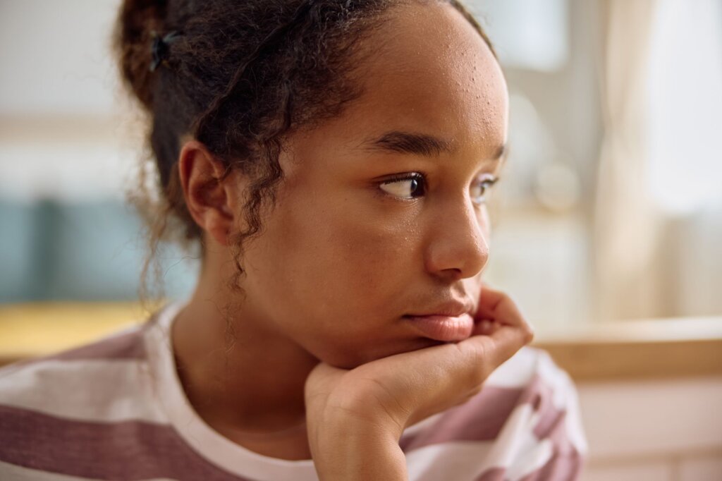 Withdrawn teenage girl 