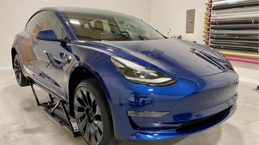 How Do Professional Installers Prevent Bubbles Under Vinyl Wraps