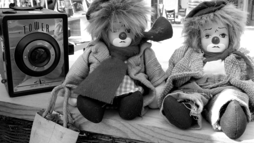 Mid Valley Market: Vintage, Collectibles & Flea Market