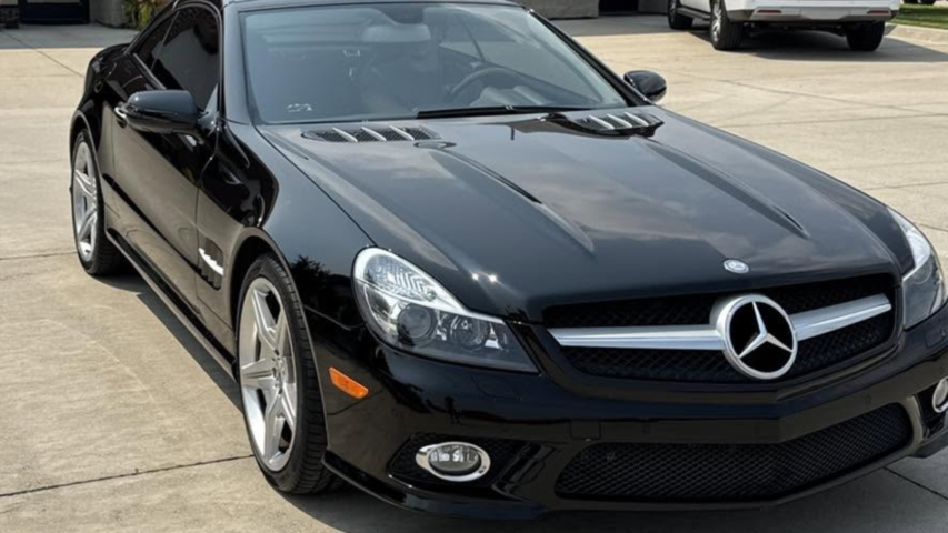 How Does Ceramic Coating Change the Way Dirt Adheres to Automotive Paint
