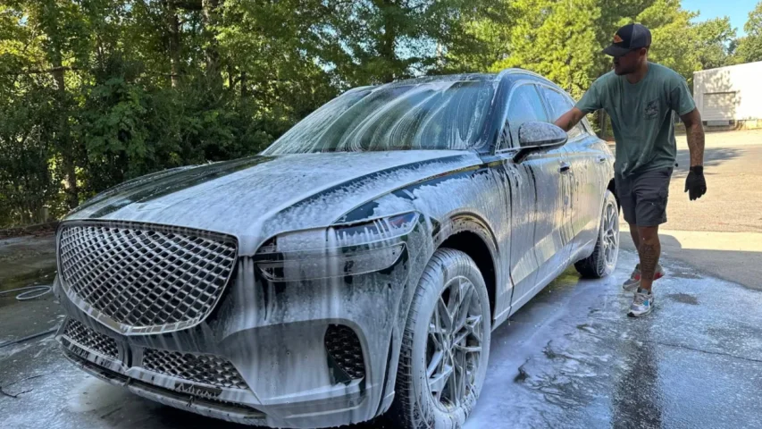 How Does Mobile Detailing Handle Vehicles With Heavy Interior Dirt