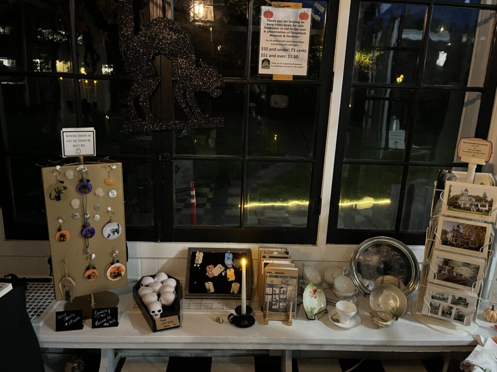 Deepwood Pop-Up “Boo-tique”